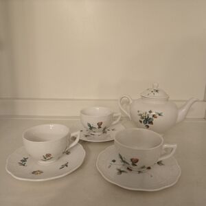 ⭐️40% Off⭐️ Vintage Style Floral Garden Teapot and 3 Teacups Set